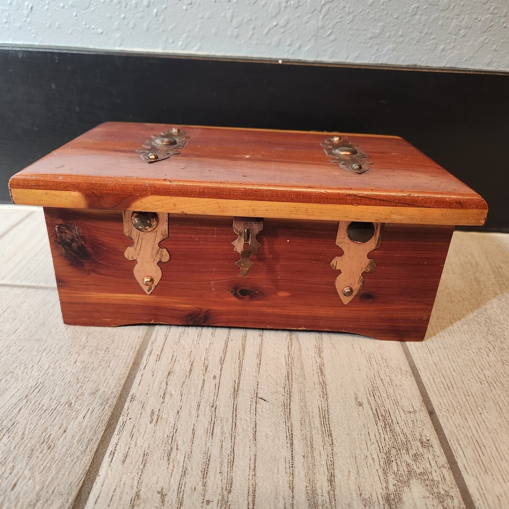 Vintage Donald F. Duncan Novelties Wooden Trinket Jewelry Box Cedar With Lid